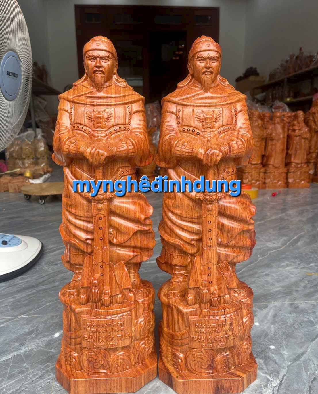 TƯỢNG THÁNH TRẦN QUỐC TUẤN TRẦN HƯNG ĐẠO BẰNG GỖ HƯƠNG ĐÁ CAO 50CM