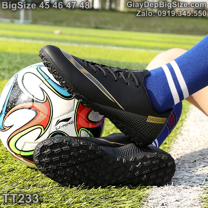 Giày đá bóng sân cỏ nhân tạo cỡ lớn 45 46 47 48 cho nam cao to chân ú bè. Big size soccer shoes for wide feet