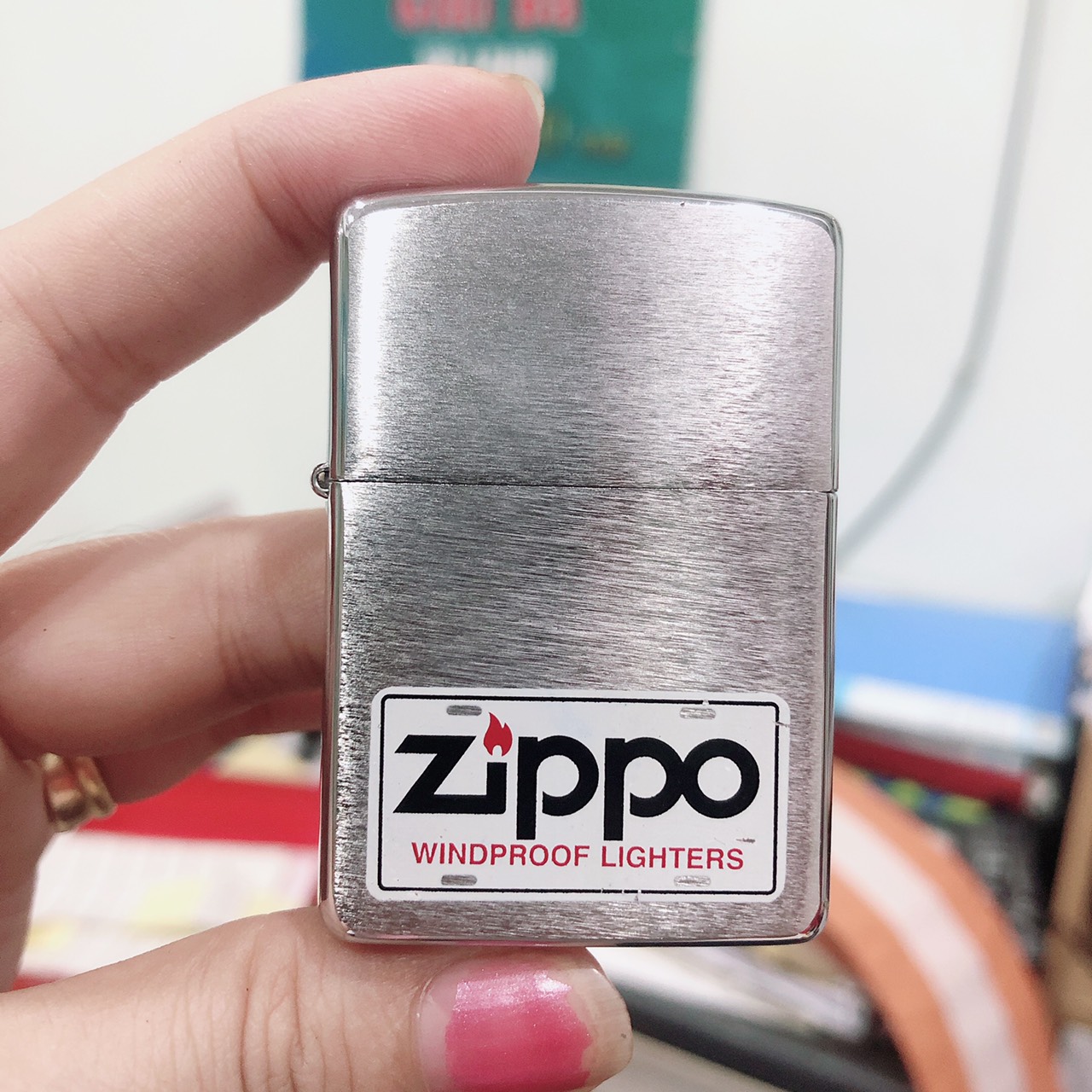 Bật lửa Ziippo Mỹ chrome xước, mộc ngược, Khắc ăn mòn ZIIPPO WINDPOOF LIGHTERS, sản xuất 1995