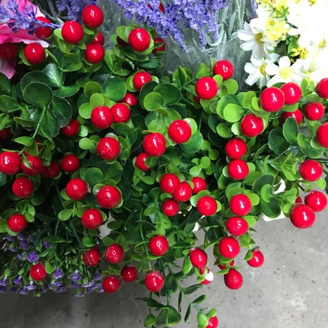 Cụm sơri đỏ, cành quả cherry dài 30cm -Cây giả decor trang trí nhà cửa nội thất phòng khách phòng ngủ