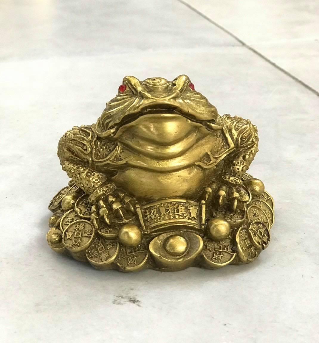 Cóc cuốn thư bằng đồng