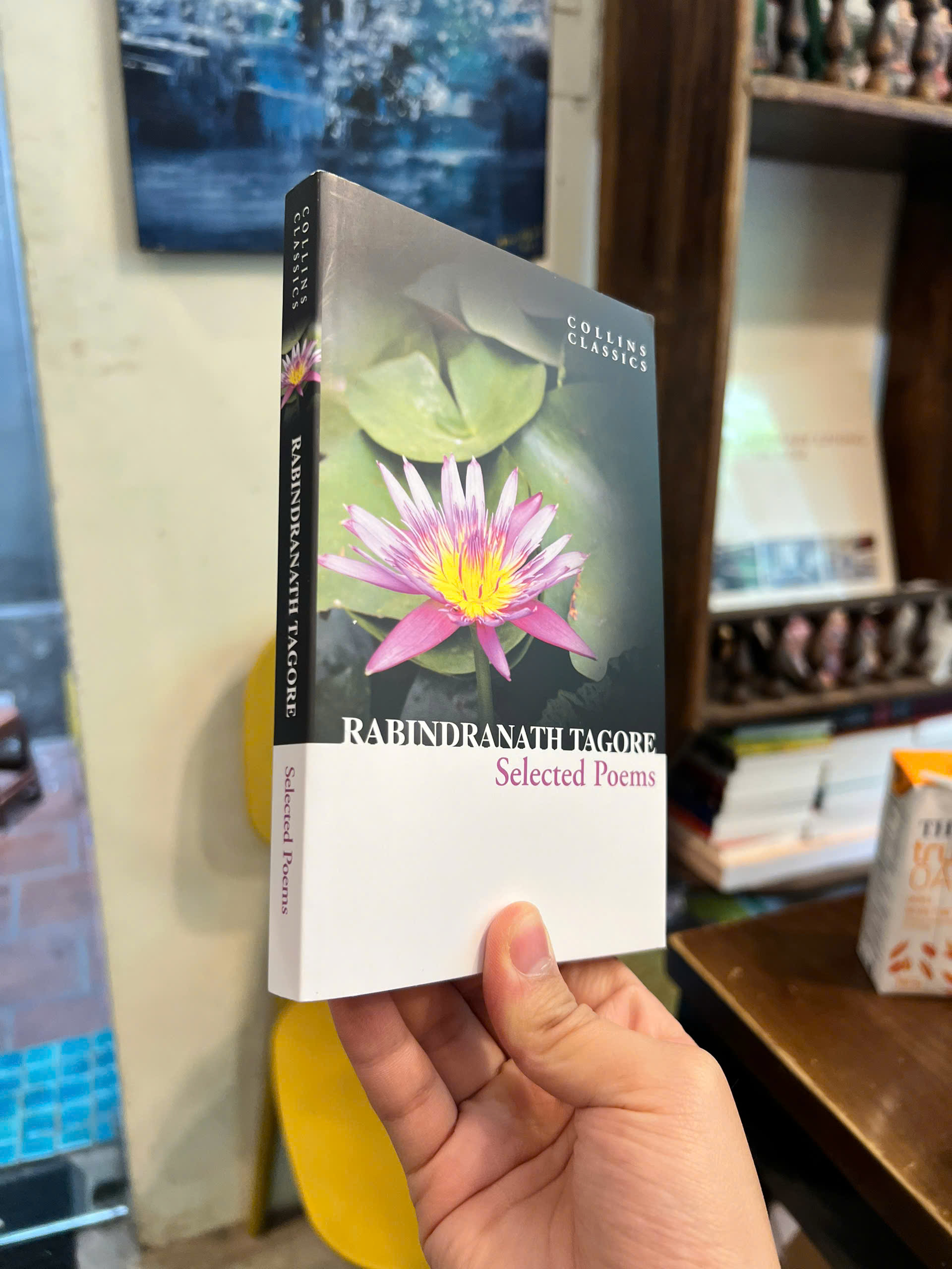 Sách - Selected Poems by Rabindranath Tagore | Nobel Prize Winning Classic / Tập thơ Kinh điển