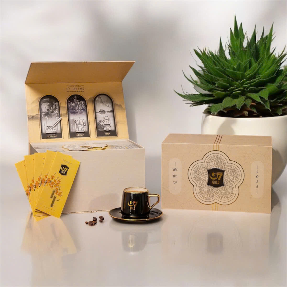 Hộp quà Tết 2025 cà phê hòa tan G7 Gold Trung Nguyên Legend - 3in1 combo 03 hộp, tách sứ G7 kèm bao lì xì (Kèm túi giấy)