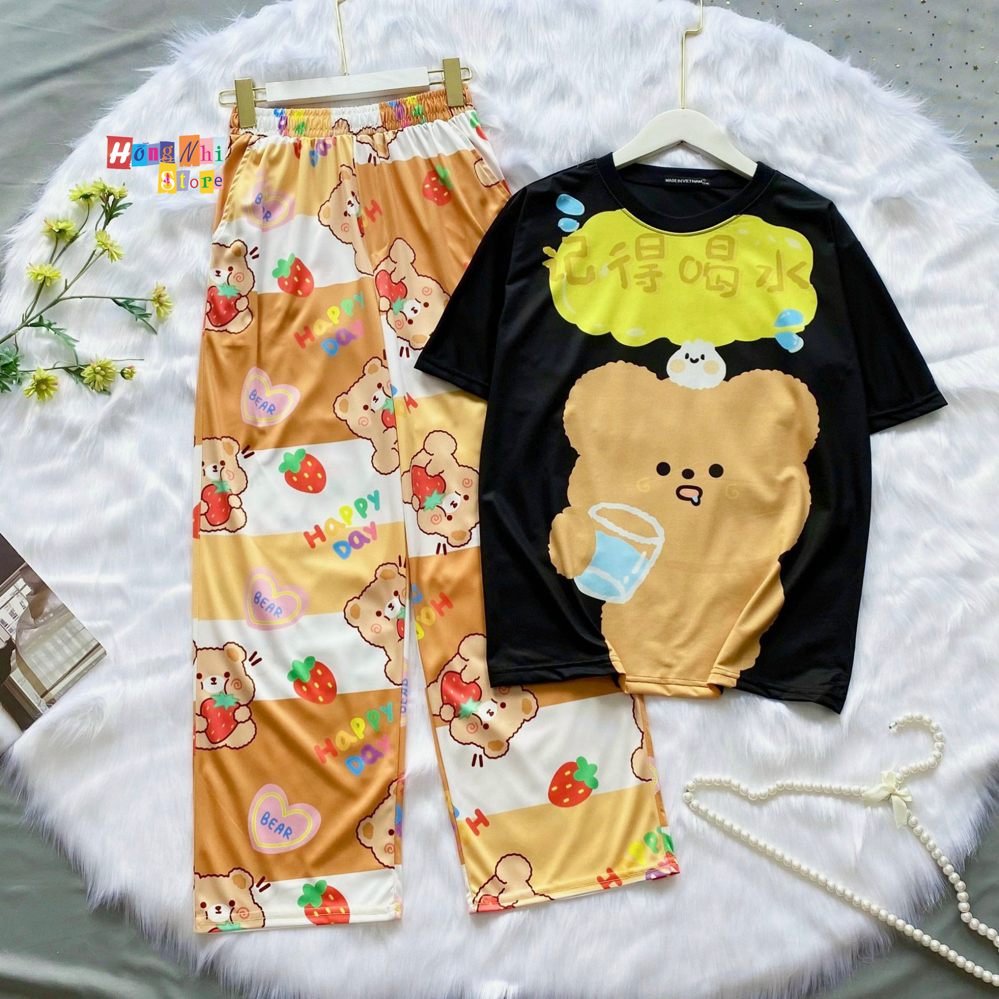 Quần Hoạt Hình Dài Gấu Ăn Dâu Ống Rộng Cartoon Pant V2 Oversize Ulzzang Unisex - MM