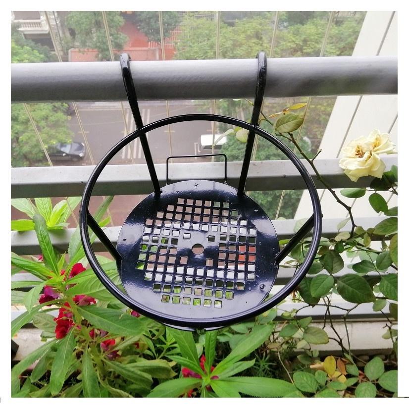 Kệ để chậu hoa có móc treo ngoài ban công tiện lợi, Giỏ sắt treo chậu cây, giá đỡ chậu cây