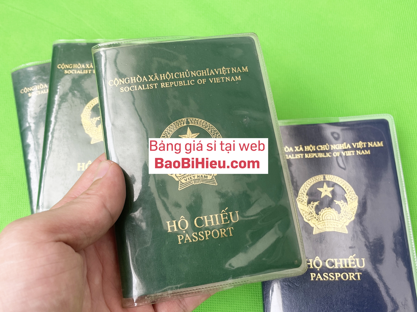 Vỏ bao hộ chiếu (passport) dẻo trong có khe đựng vé máy bay và các thoại thẻ hiệu bamarau B132