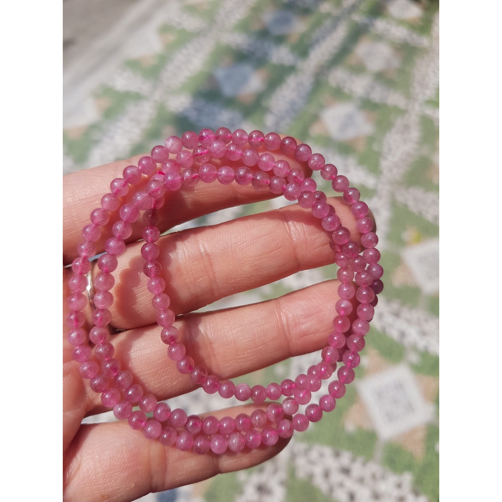 Vòng Tourmaline hồng tự nhiên quấn 3 vòng tay đẹp Size hạt 4mm đeo kiểu rất xinh xắn Chuẩn hợp nữ mệnh Hỏa và mệnh Thổ ạ
