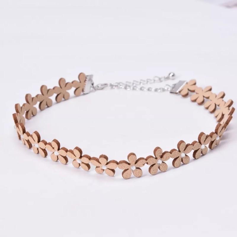 Vòng cổ màu đen đính hạt xinh