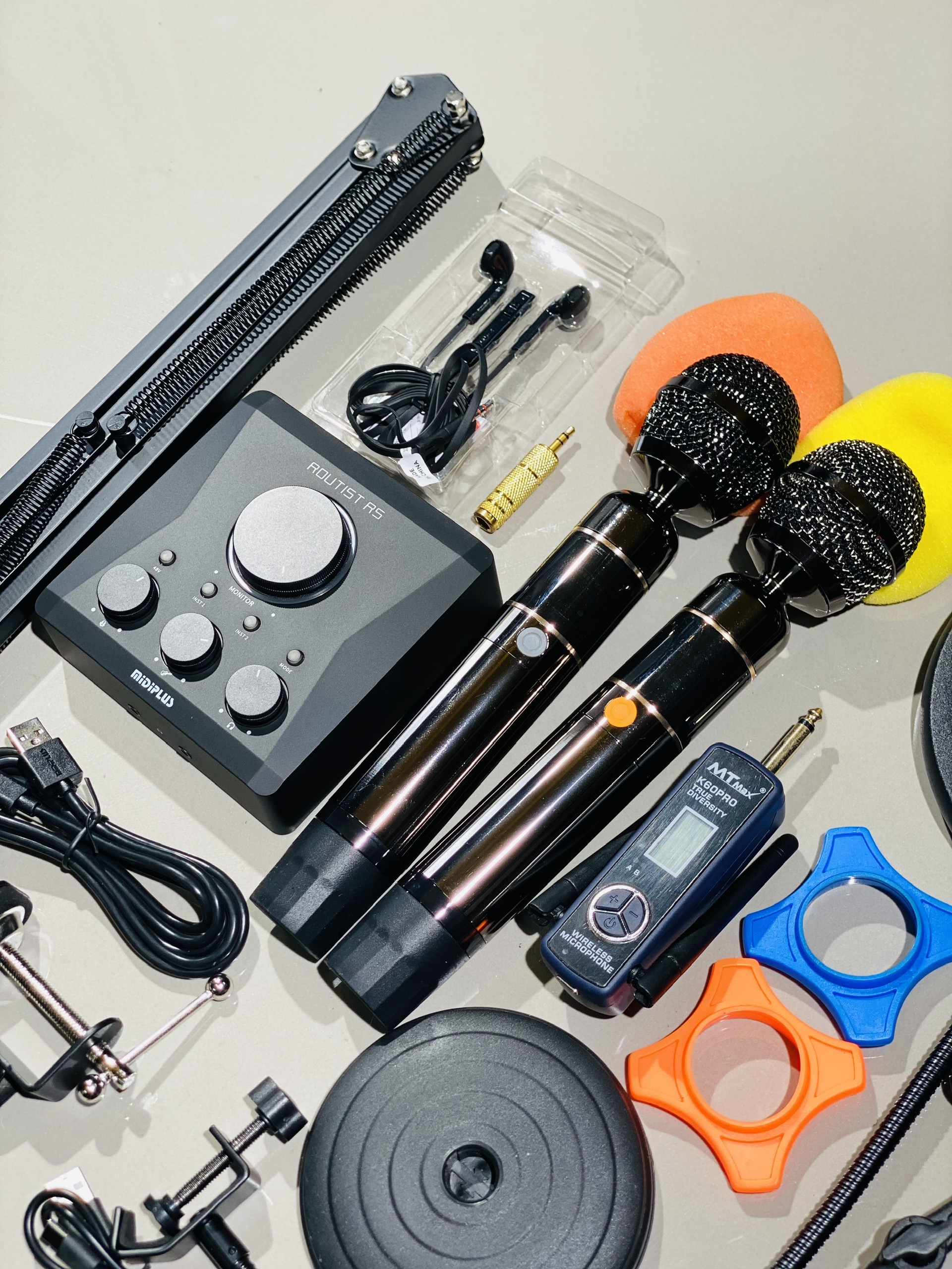 Combo chuyên Thu Âm Dùng Phần  Mềm Livestream Chuyên Nghiệp sound card Routist RS GEN II và micro đa năng K60 hàng nhập khẩu