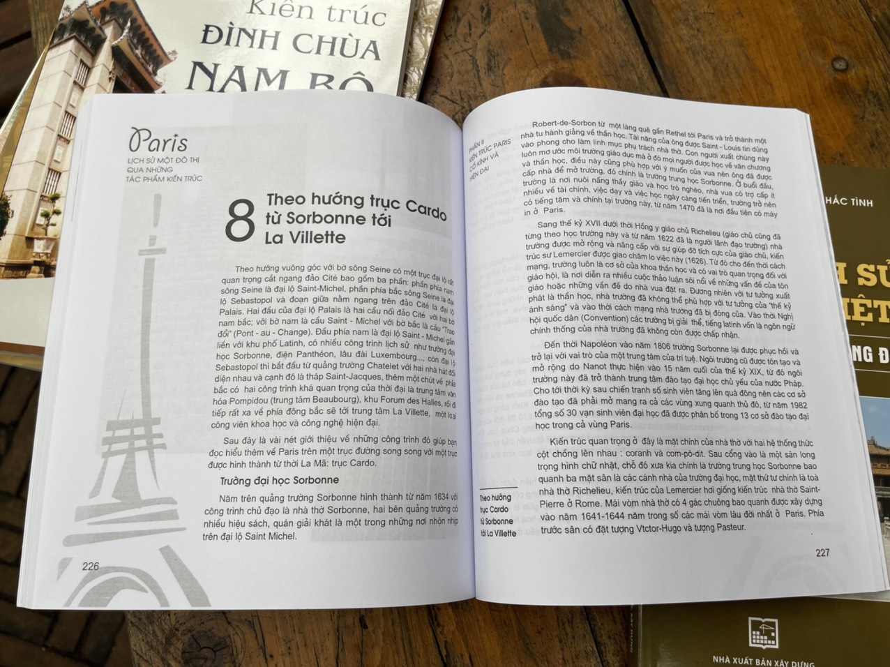 PARIS LỊCH SỬ MỘT ĐÔ THI QUA NHỮNG TÁC PHẨM KIẾN TRÚC - Trần Hùng –NXB Xây dựng