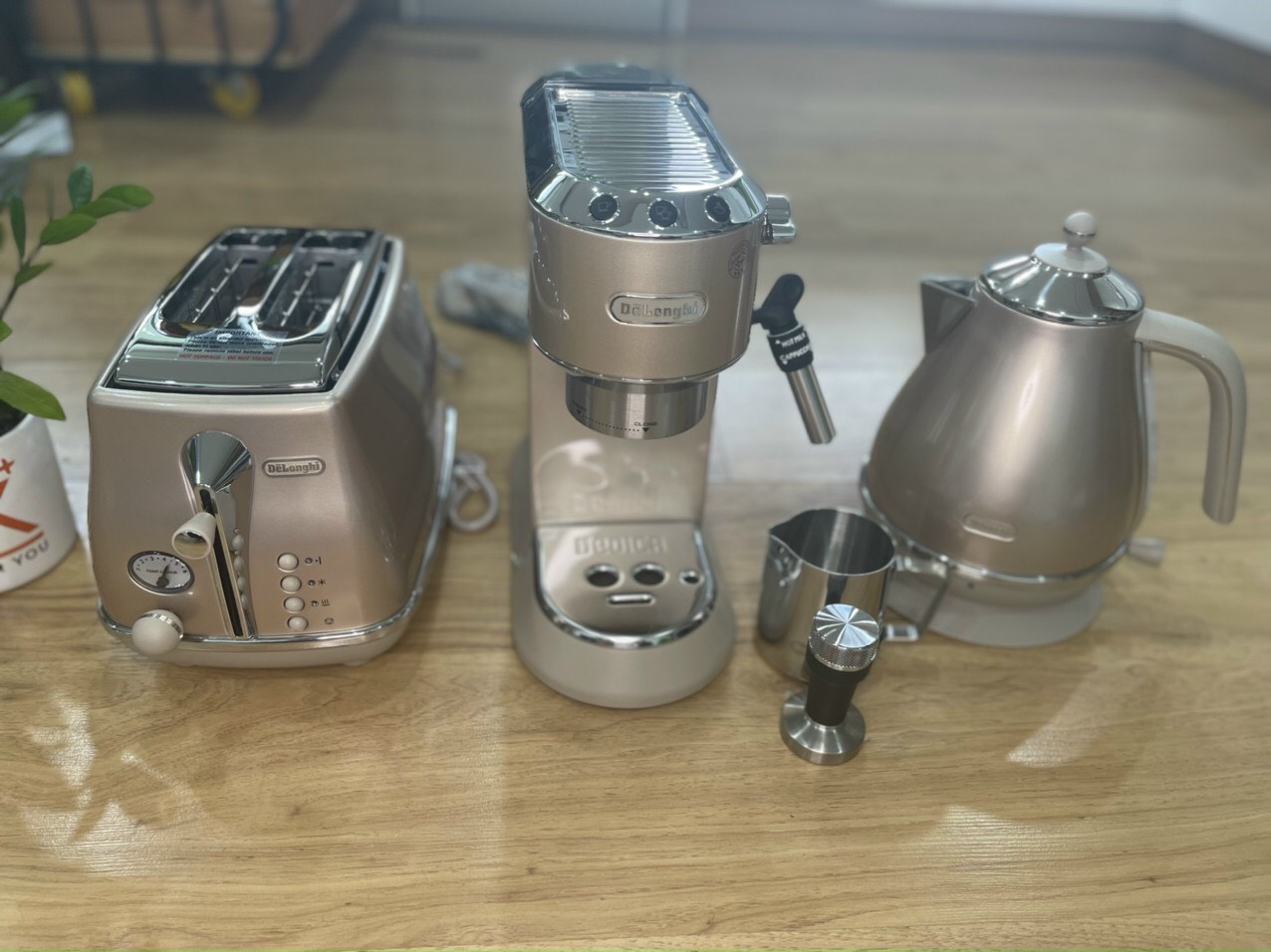 Bộ máy pha cà phê Delonghi Espresso kèm máy làm bánh mì, bình siêu tốc - Thương hiệu Ý - Hàng chính hãng