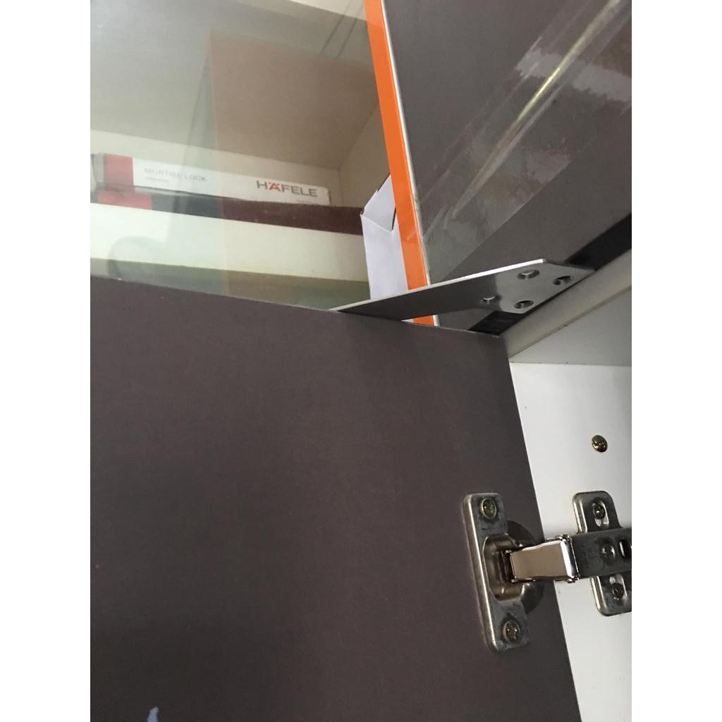 Chặn cửa trên khung, cửa mở vào bên phải