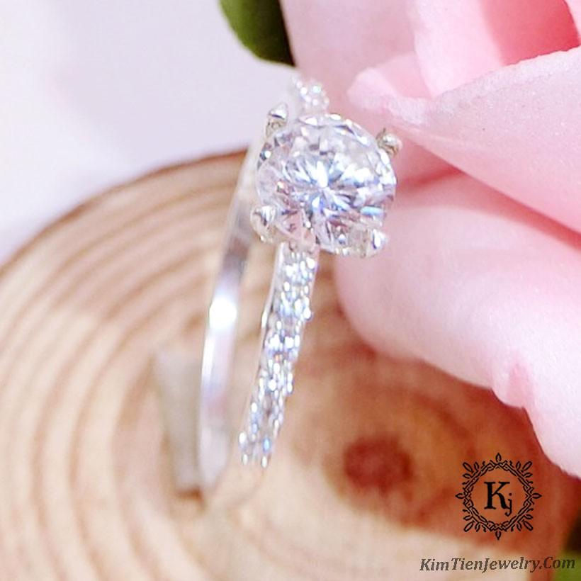 Nhẫn Nữ Đính Đá Bốn Chấu