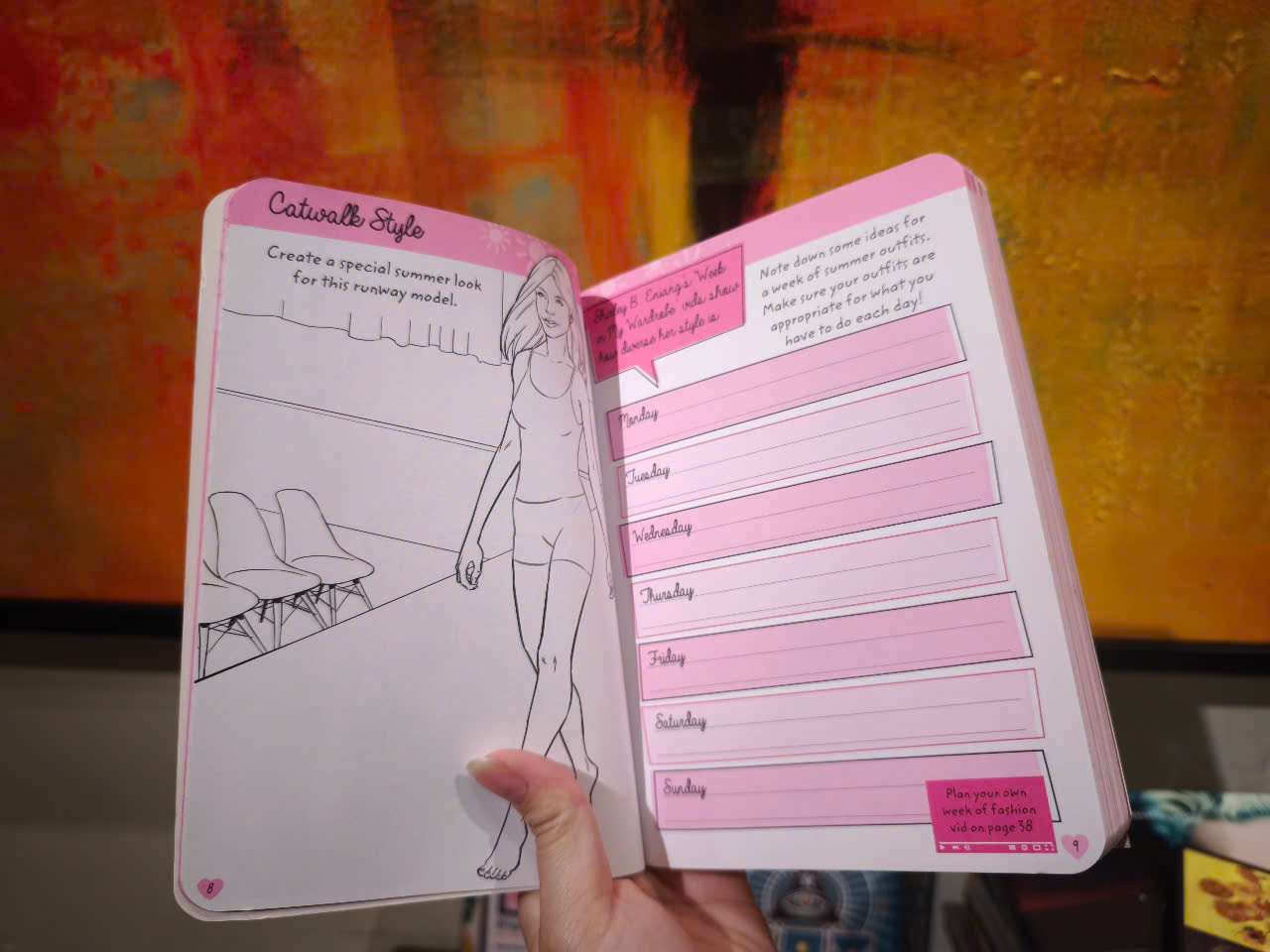 Sách - Fashion Vlogger's Handbook by Frankie Jones