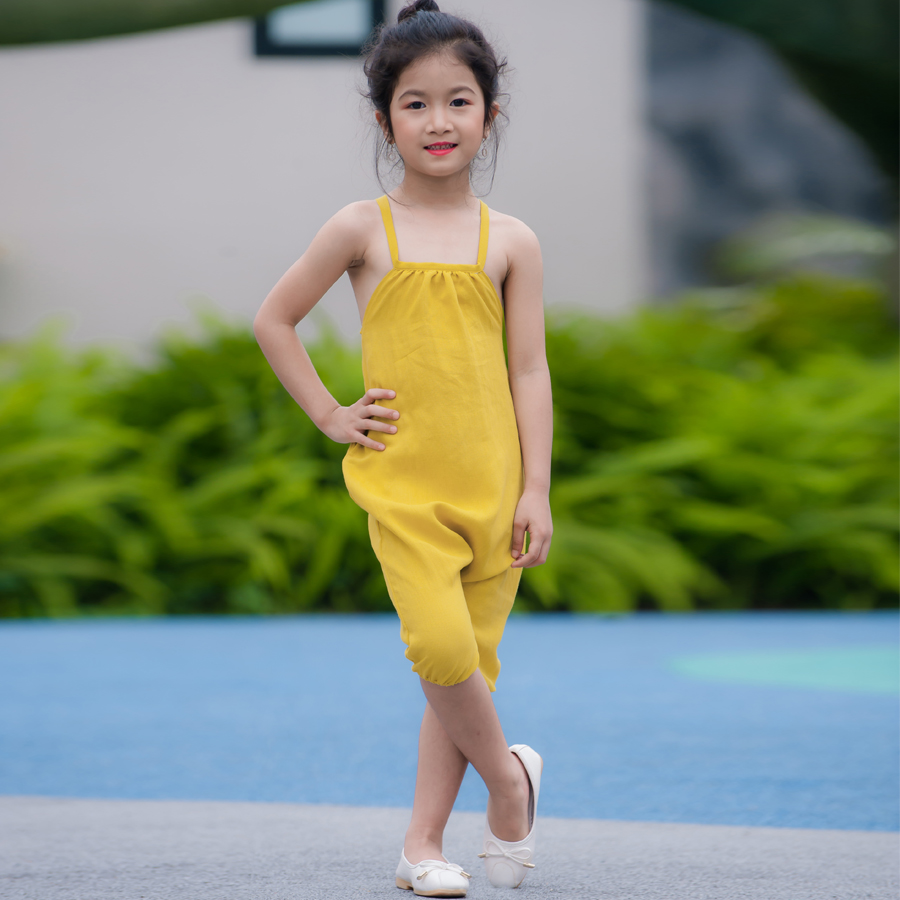Jumpsuit trơn cổ yếm Lovekids - màu vàng
