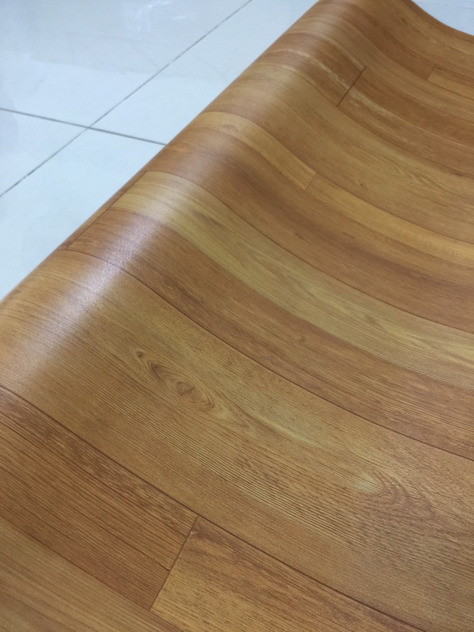 Thảm nhựa trải sàn giả gỗ màu nâu - combo 5m2