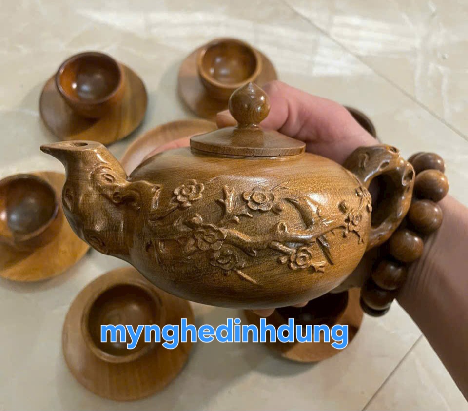 Bộ ấm chén bằng gỗ bách xanh thơm nức