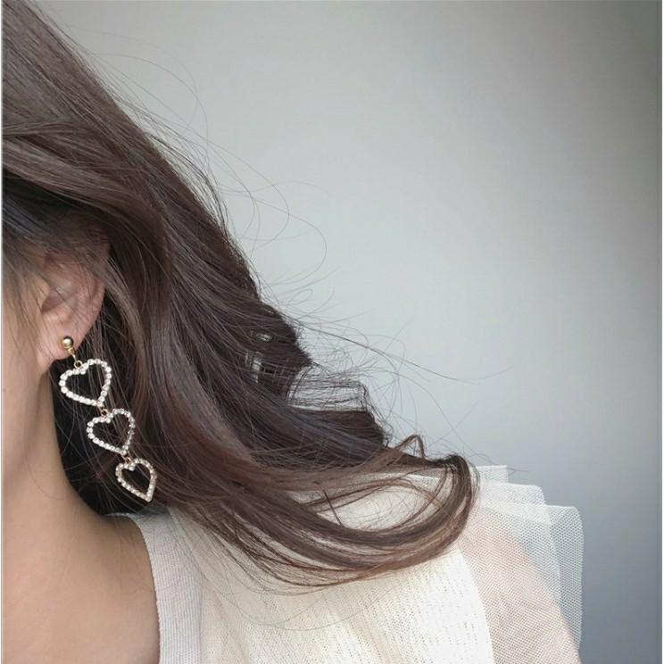 Bông tai bất đối xứng hình trái tim đính đá