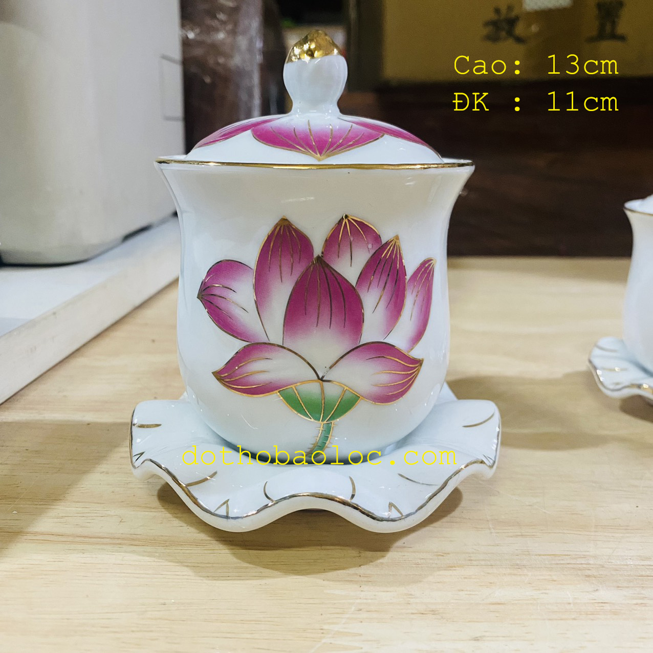 Chung nắp sứ trắng cao cấp hình hoa sen tím nổi 3 cỡ cao: 8cm, 11cm, 13cm