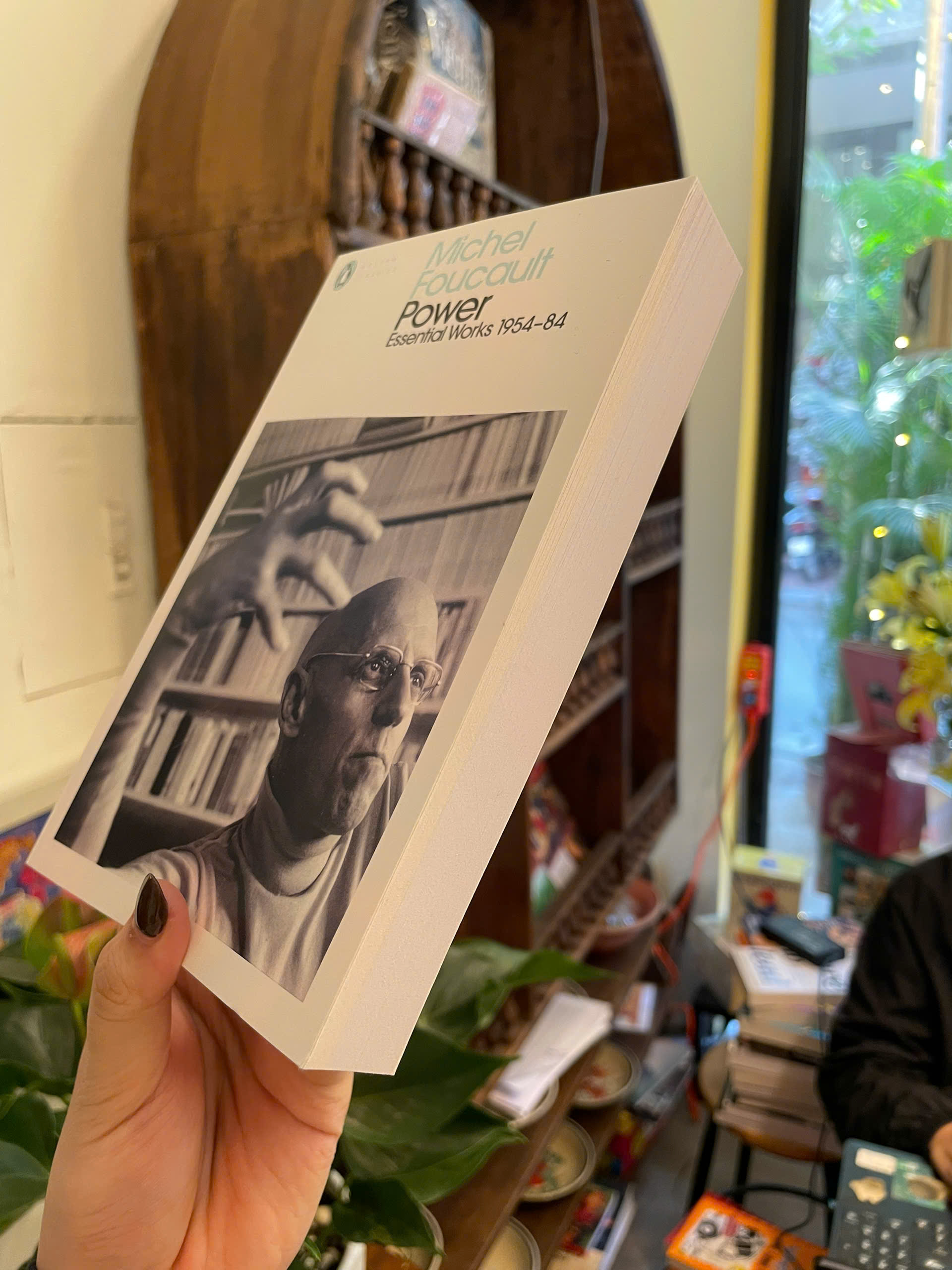 Sách - Power: Essential Works of Michel Foucault 1954-84| Philosophy / Ngoại văn Triết học Nhập khẩu