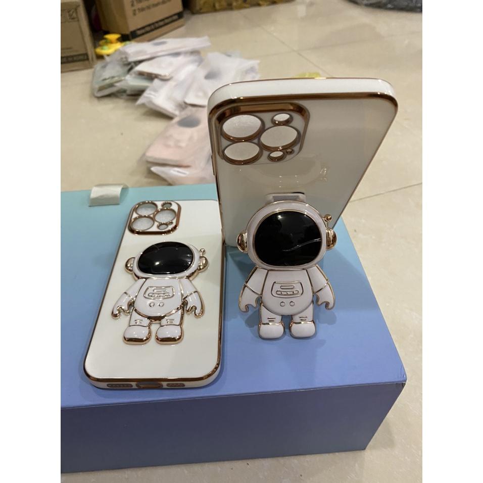 Ốp Điện Thoại Có Giá Đỡ Hình Phi Hành Gia 3D Cho Iphone 11-12-13 Pro Max - Cho Dòng 3 Mắt
