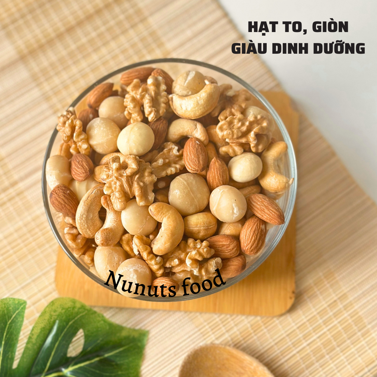 Mix hạt dinh dưỡng cho bà bầu gồm 4 loại tách vỏ ( macca Úc, hạnh nhân Mỹ, hạt điều Bình Phước, óc chó Mỹ) sấy giòn, nướng mật ong, làm sữa