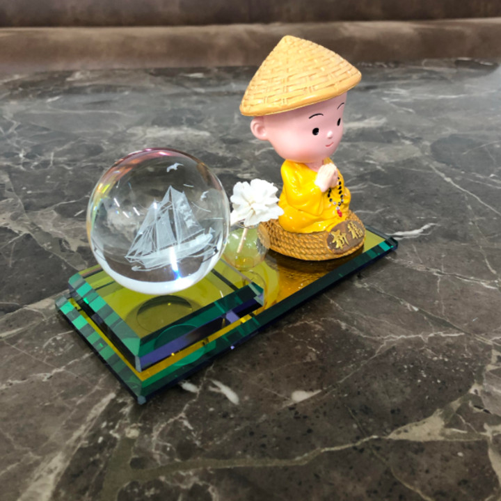 Tượng phật nước hoa pha lê cao cấp trang trí trên taplo ô tô, xe hơi