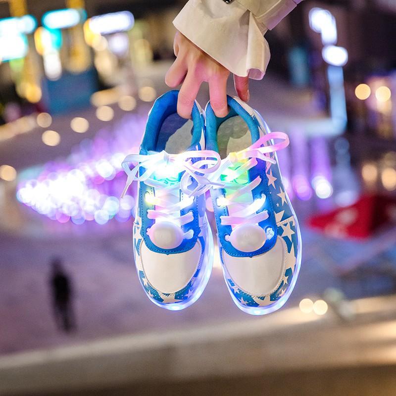 Giày Phát Sáng Sao Trắng xanh phát sáng 7 màu 11 chế độ đèn led tặng kèm dây giày phát sáng ) mã UV71 Whàng nhiều L