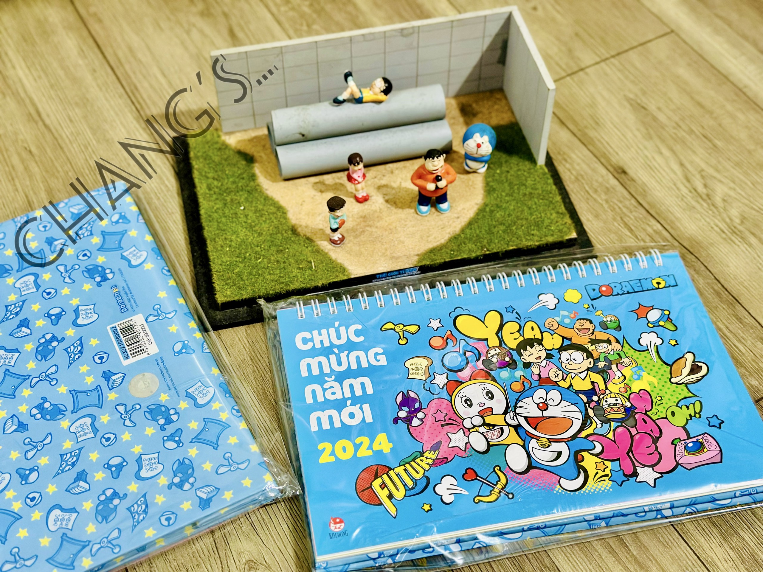 Lịch bàn Doraemon 2024 - Tặng kèm Bảng Sticker chính hãng Kim Đồng