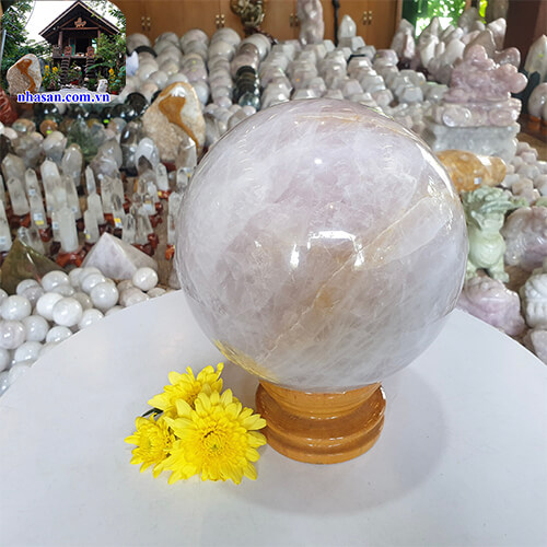 Quả cầu phong thủy đá thạch anh hồng tự nhiên Việt Nam QC712 nặng 8.8kg đường kính 19cm – vật phẩm trang trí