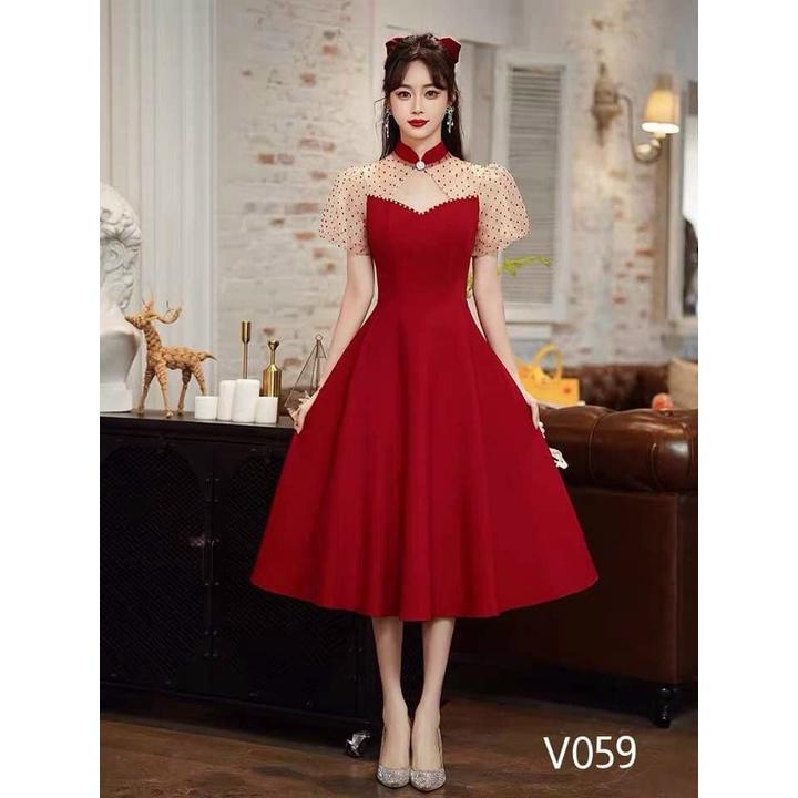 Đầm xoè đỏ tiểu thư cổ khoét ngực kèm phụ kiện