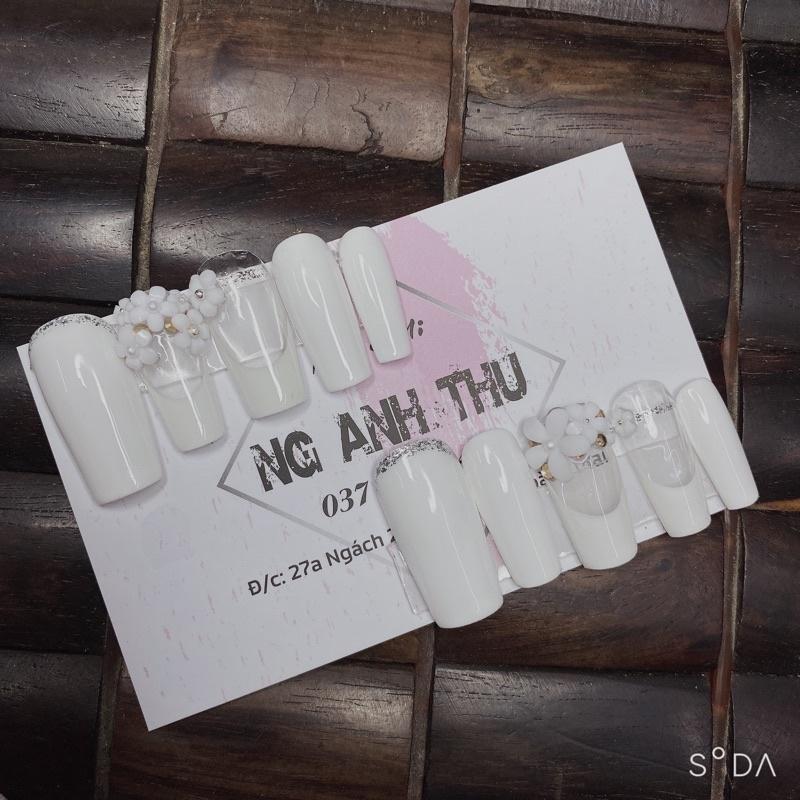Móng giả thiết kế hoa nhí