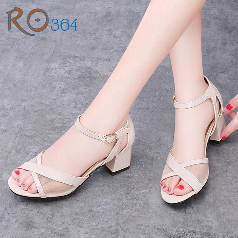 Giày sandal nữ cao gót 4 phân hàng hiệu rosata đẹp hai màu đen kem ro364