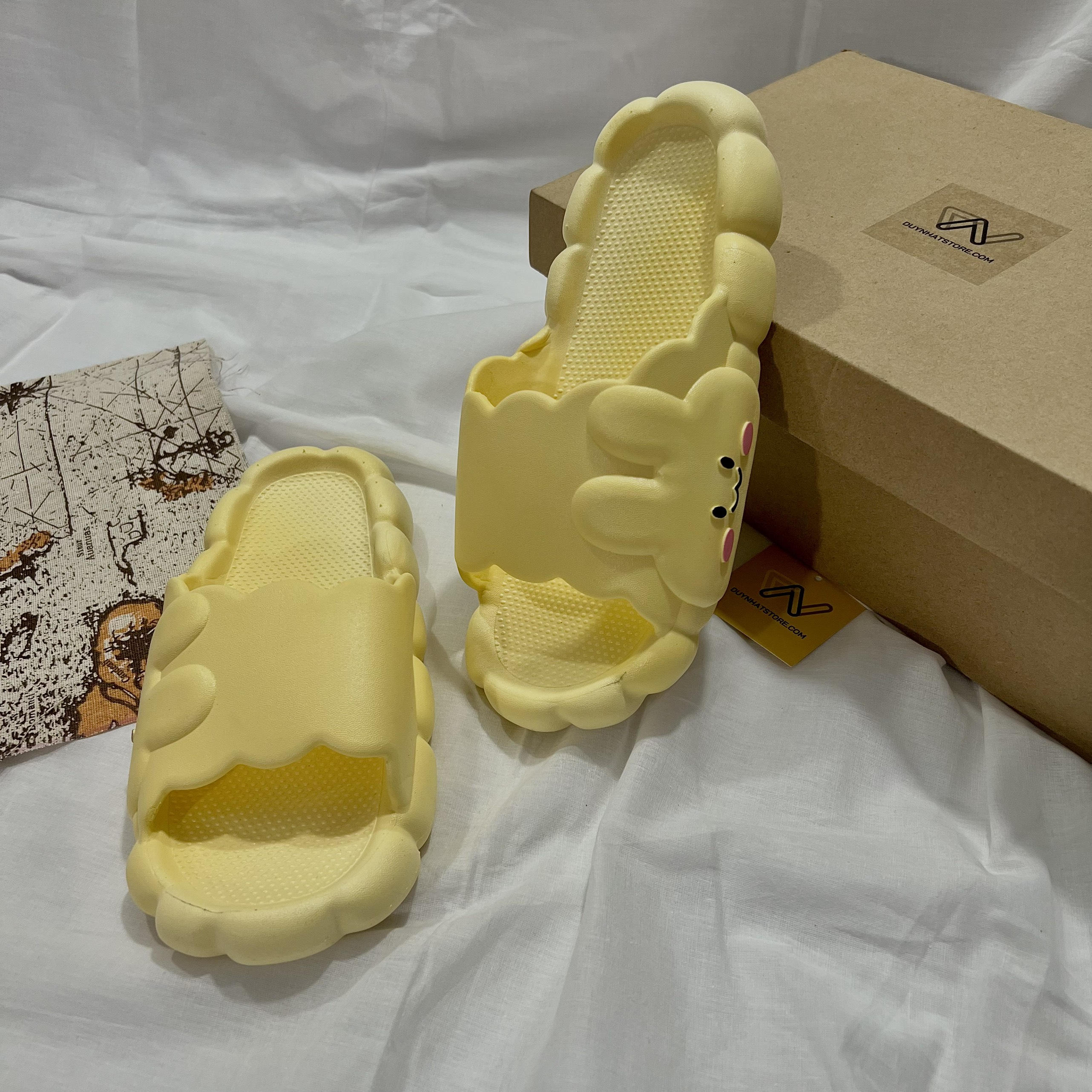 Dép Quai Ngang Nhựa Đám Mây Nữ Và Bé Gái Gia Đình Đúc Duy Nhật Store Siêu Mềm Dễ Thương Mang Trong Nhà Trending Bánh Mì