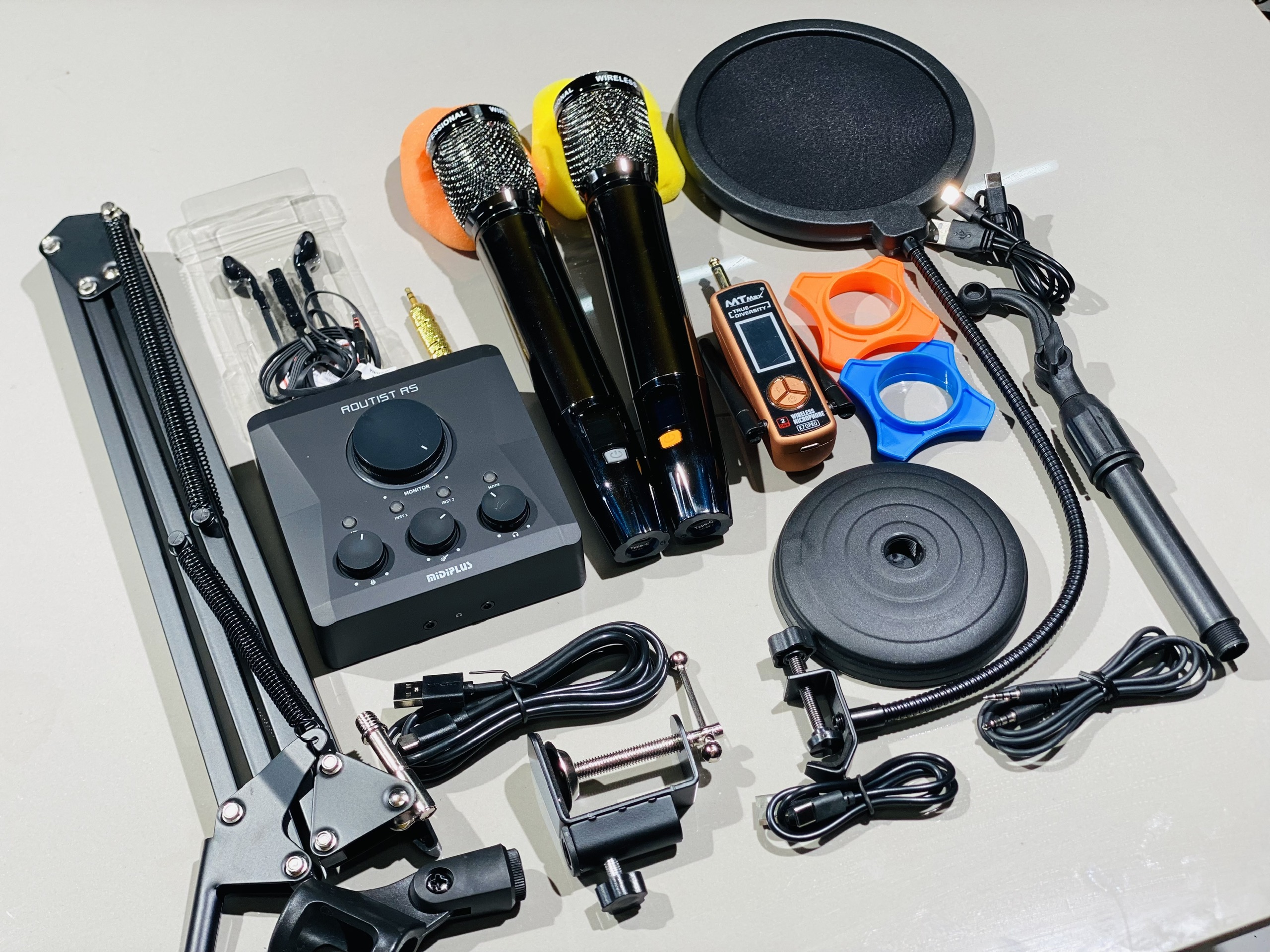 Combo chuyên Thu Âm Dùng Phần Mềm Livestream Chuyên Nghiệp sound card Routist RS GEN II và micro đa năng K70 hàng nhập khẩu
