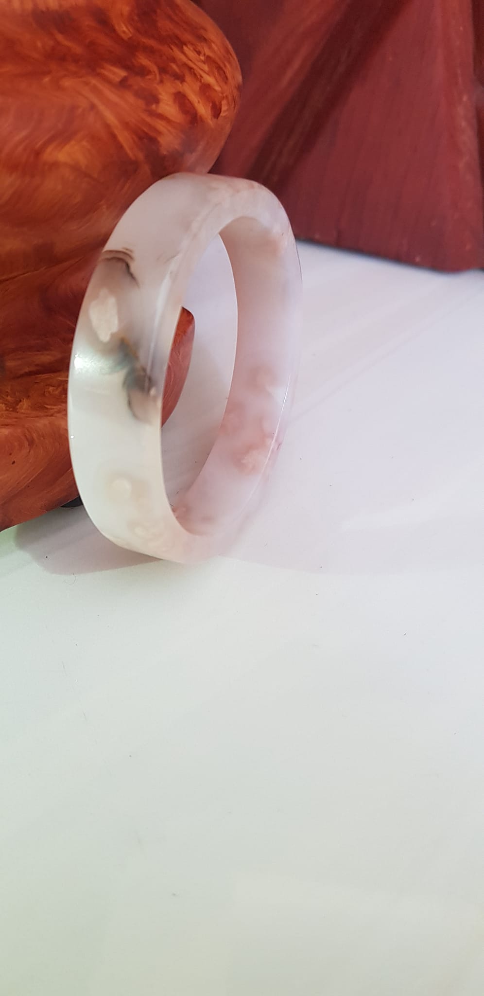 Vòng tay Nữ Mã Não Bản Vuông trắng bông hoa vân Ni 54mm x cao 13mm x dầy 6mm Nữ mệnh Kim mệnh Thủy 52kg - 55kg đeo đẹp xinh tay lắm ạ