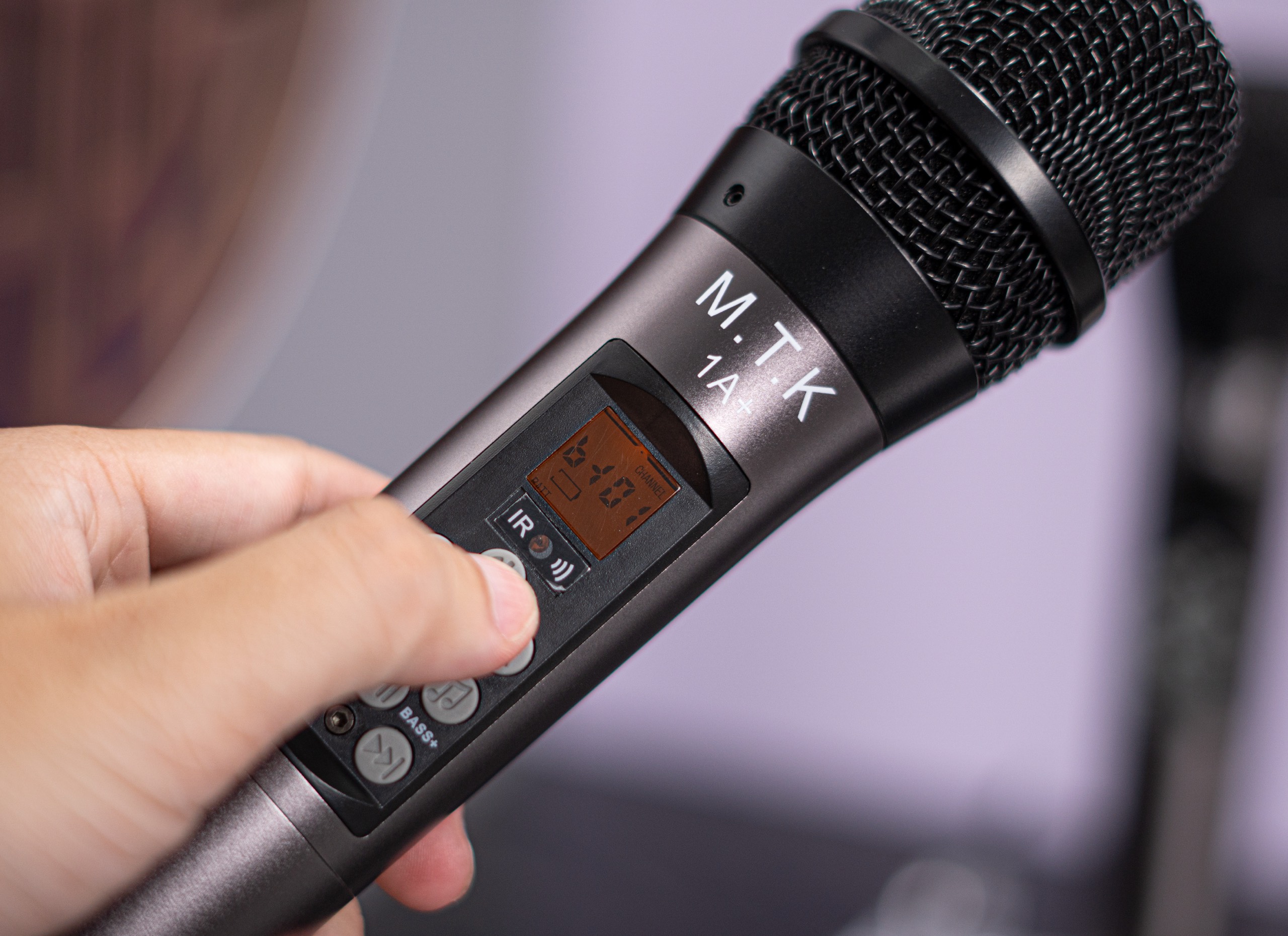 Bộ 2 Micro karaoke đa năng không dây MTK 1A, chỉnh được bass treble