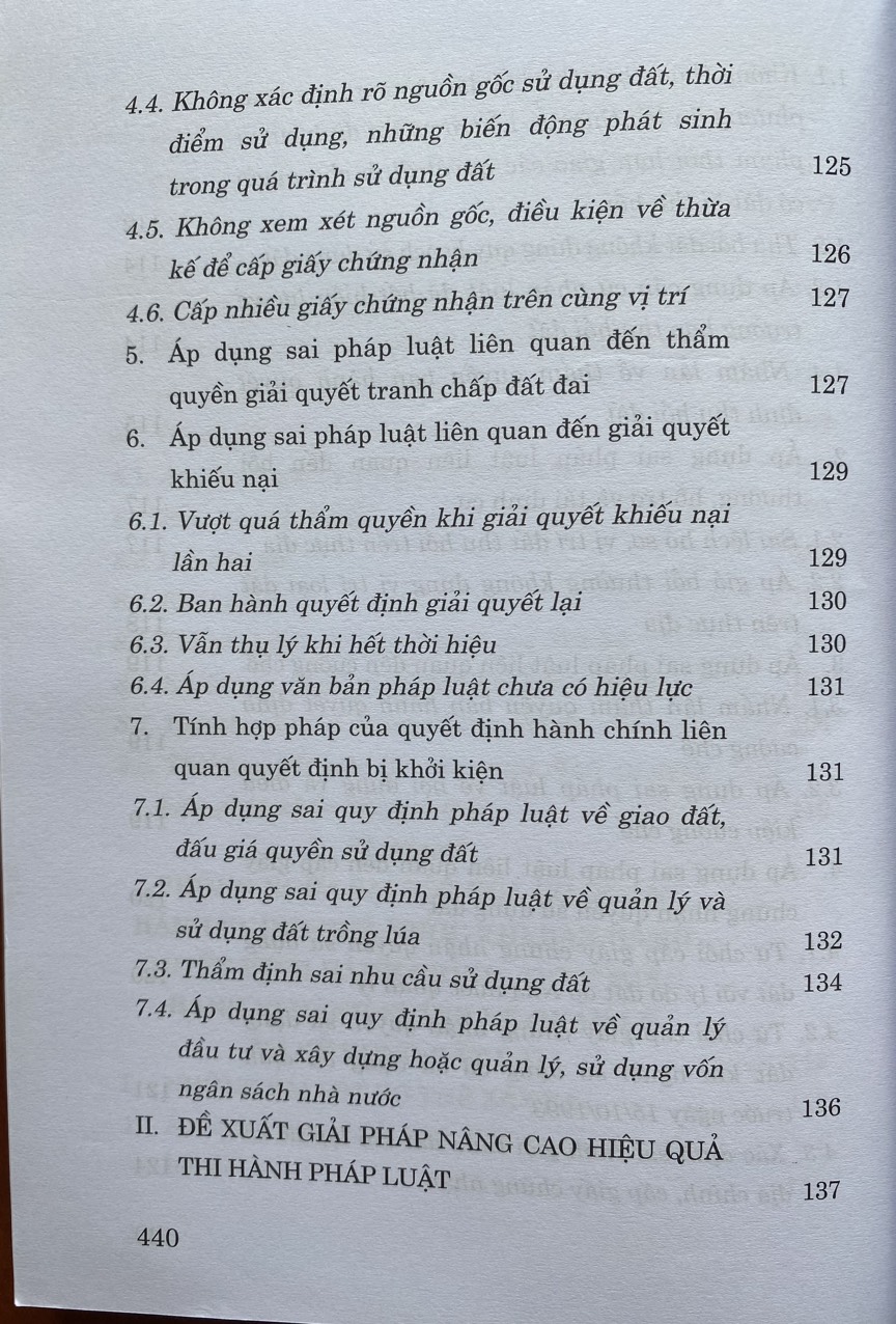 Giải quyết tranh chấp hành chính trong lĩnh vực quản lý đất đai - Phát hiện vi phạm và xử lý vướng mắc (Sách chuyên khảo)