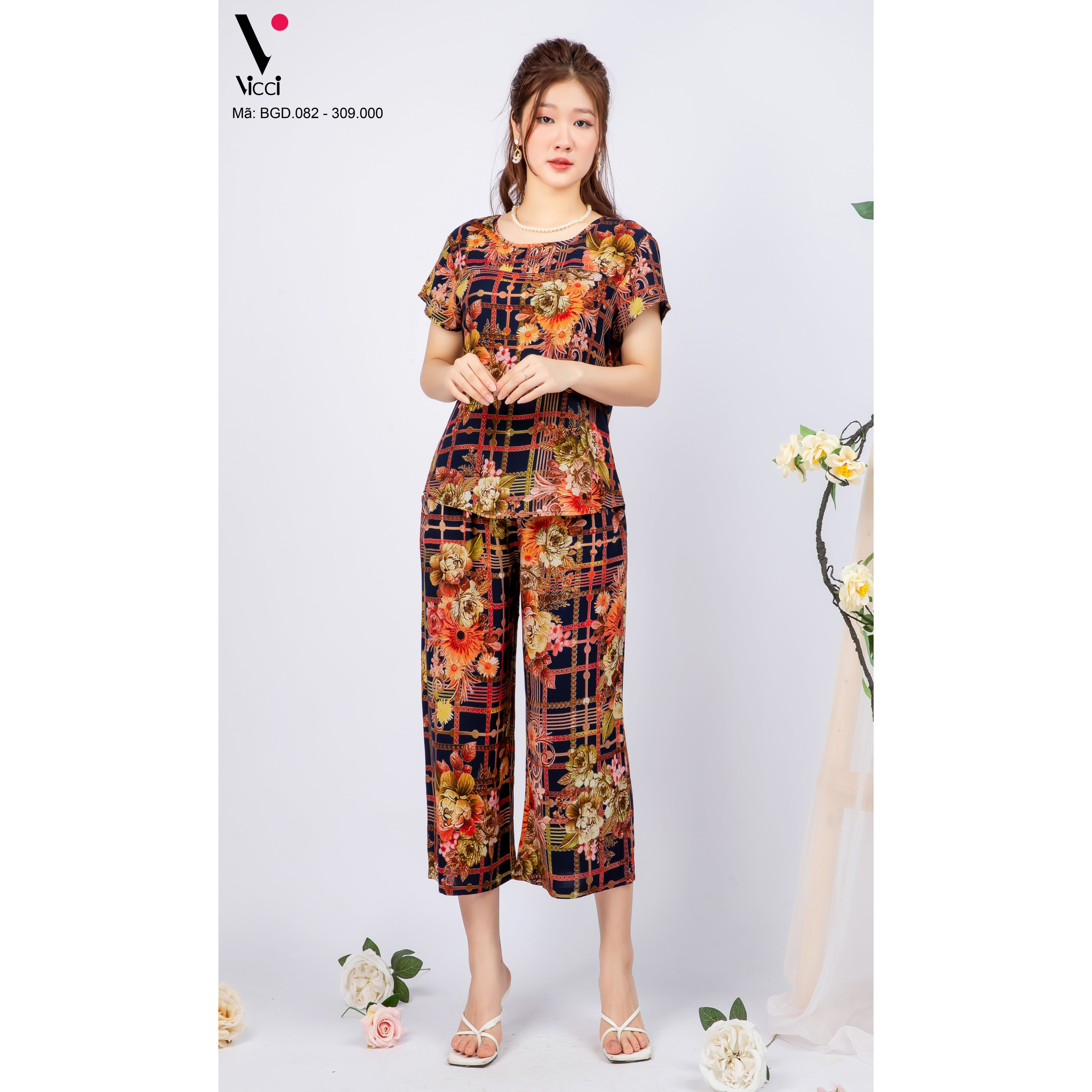 Bộ đồ nữ mặc nhà trung niên cho các bà, các mẹ - Bộ đồ ngủ Tole (lanh) - Bộ mặc nhà trung niên vải lanh (tole) Vicci BGS.082, áo cộc tay phối quần ống sớ in hoạ tiết