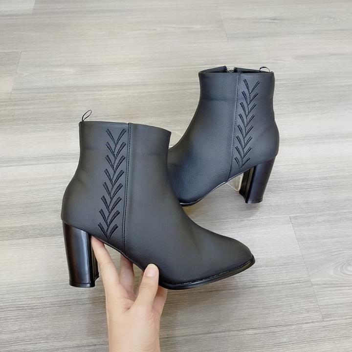 Giày boot nữ cổ thấp 7 phân hai màu đen nâu hàng hiệu rosata ro307