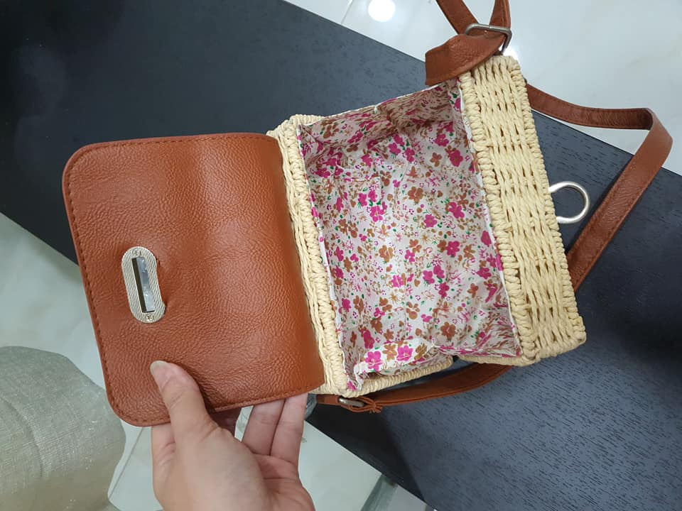 Túi cói dáng hình hộp chữ nhật