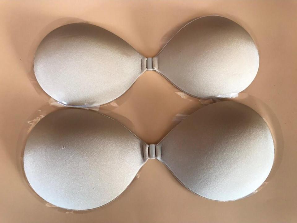 2 Áo bra dán ngực mẫu bàn tay nâng