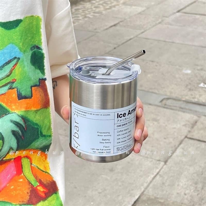 CỐC GIỮ NHIỆT INOX KÈM ỐNG HÚT HÌNH TRỤ BẠC CÁ TÍNH, CÓ NẮP ĐẬY CHỐNG ĐỔ TIỆN LỢI