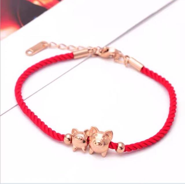 Vòng tay titan dây đỏ 2 heo