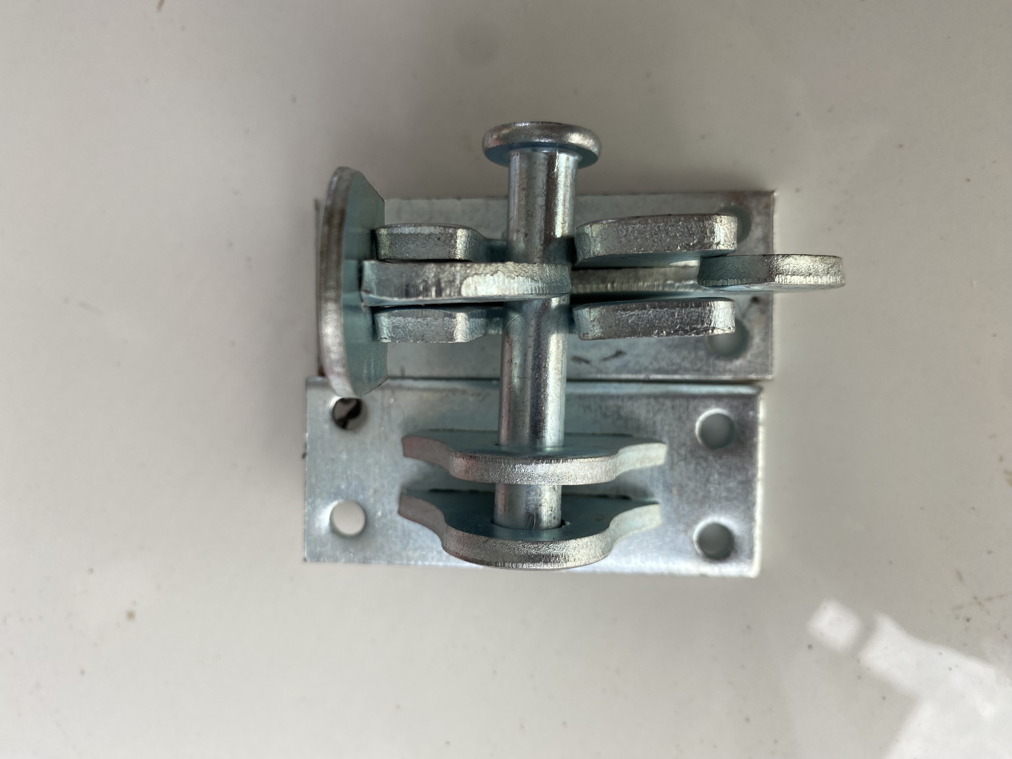 Chốt cổng tự động tự cài thông minh