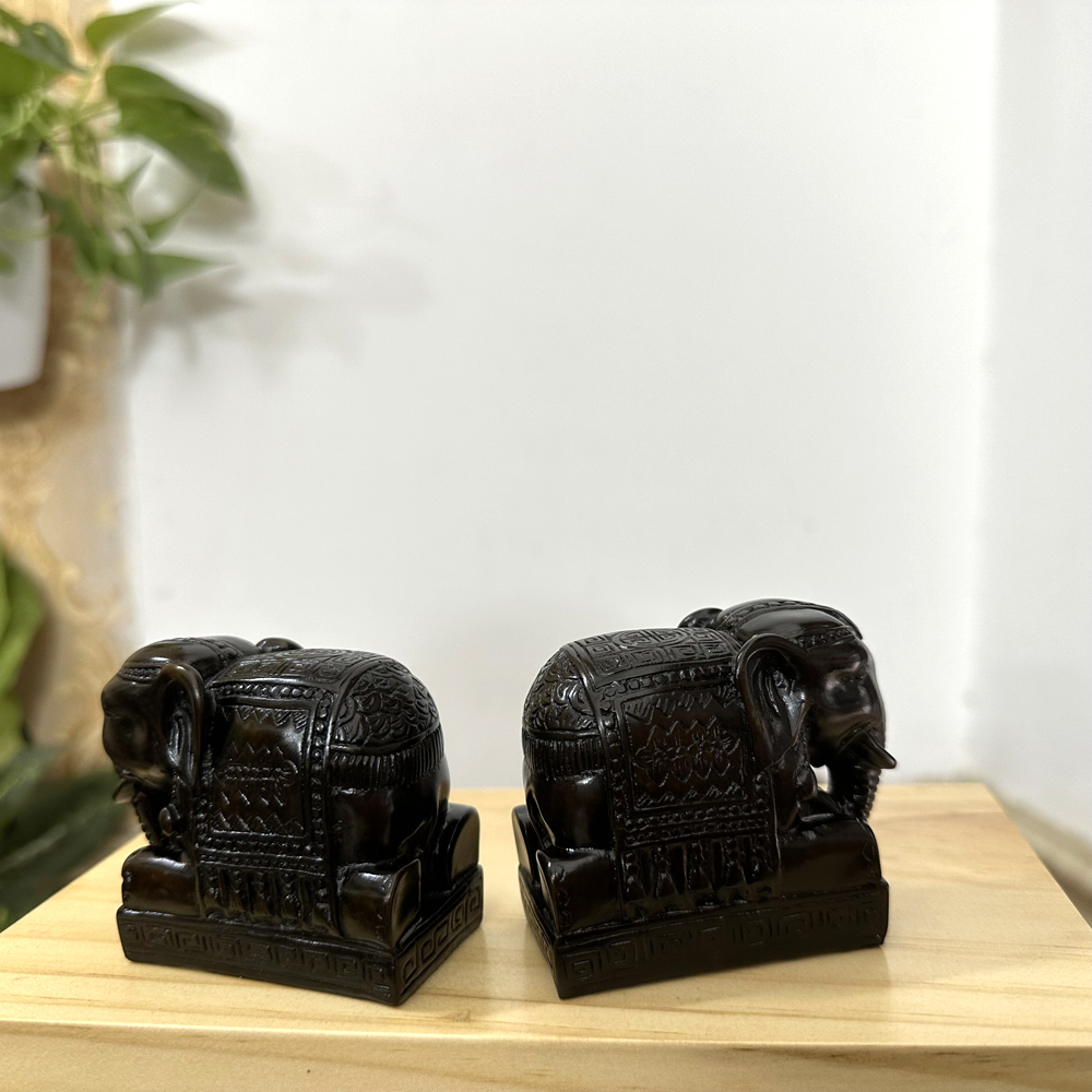 Cặp 2 tượng voi đá phong thủy trang trí dáng vòi voi hướng xuống ý nghĩa cầu Thọ - Cao 6cm - Nâu đen
