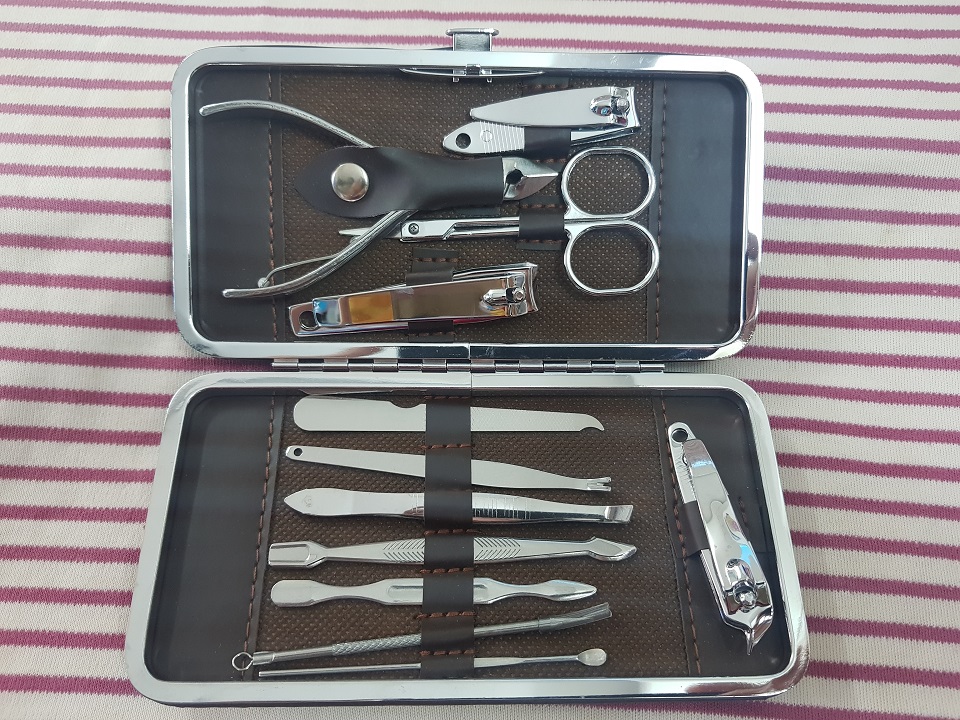 Bộ dụng cụ làm móng tay, móng chân 12 món
