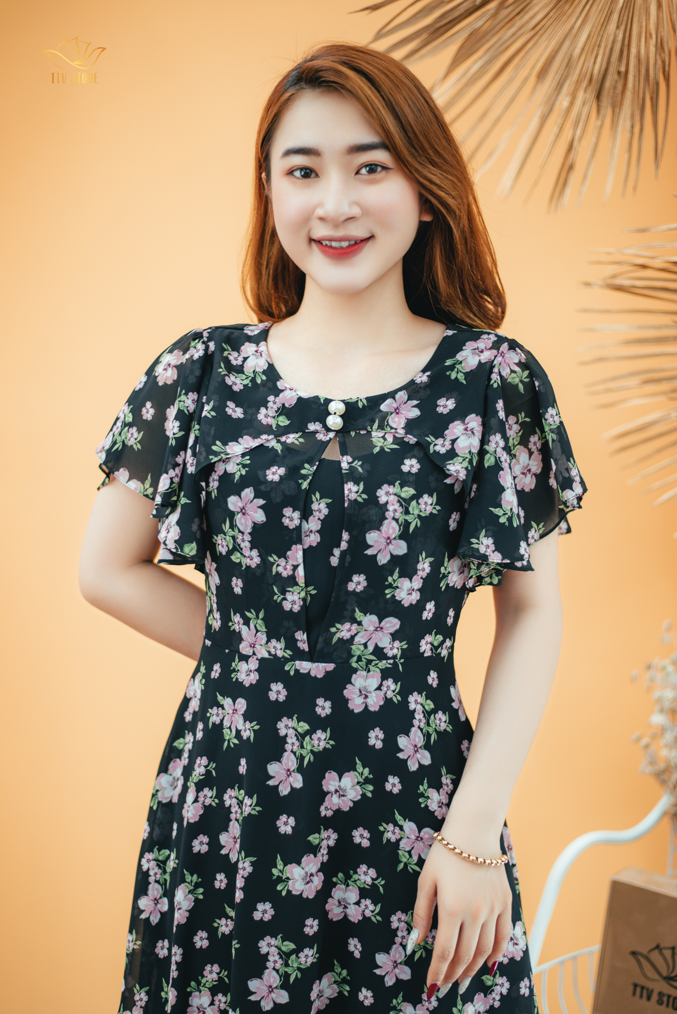 Đầm xòe thiết kế trung niên sang trọng cao cấp Cổ tròn kết ngọc tay bèo màu Đen hoa hồng TTV STORE TTV1346