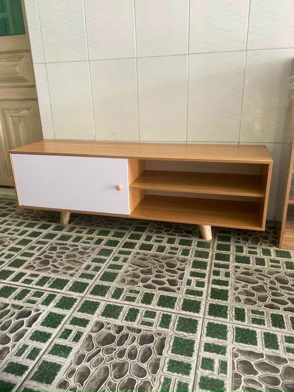 Kệ Tivi Để Đồ Phòng Khách Có Tủ Cánh Trắng Chất Liệu Gỗ