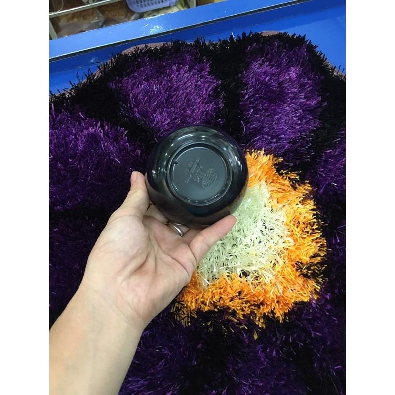 Chén chấm đỏ đen